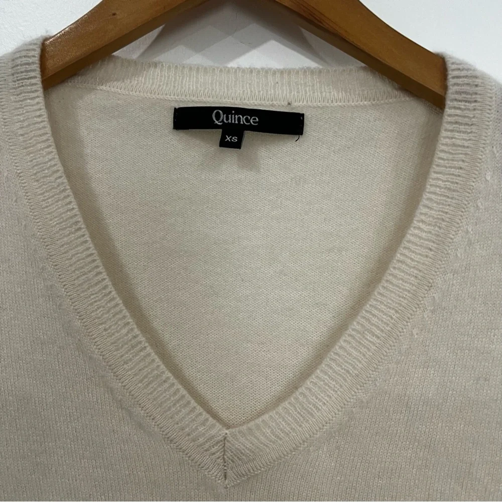 QUINCE‎ 100% Cashmere V-Neck Sweater ivory Women’s XS timeless quiet luxury - Picture 5 of 10